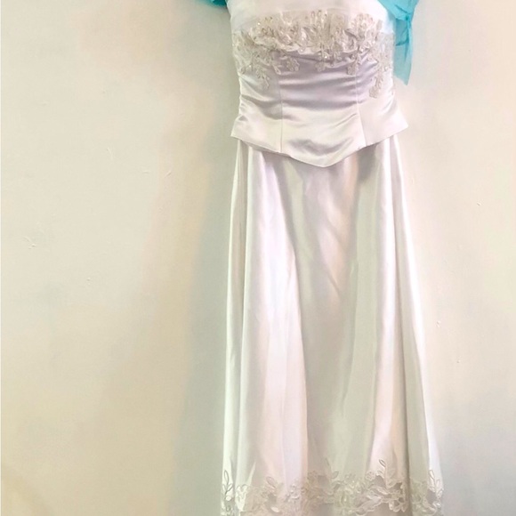 Vera wang inspired dress.purchased in Vancouver for 2500 -asking 250 - Picture 2 of 3